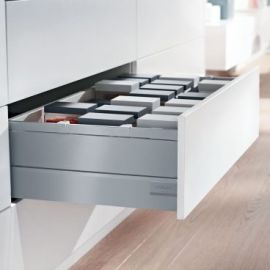 Blum Antaro Pull-Out D Drawer with Gallery and Decorative Elements, 650mm (55.65.84.09) | Drawer mechanisms | prof.lv Viss Online