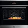 Встраиваемая электрическая духовка Electrolux SteamCrisp EOC8P39X с функцией пара, серого цвета